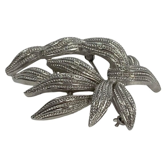 VTG CROWN TRIFARI Textured Silver Tone Wheat Wreath Plant Leaves Spray Brooch - Picture 3 of 9